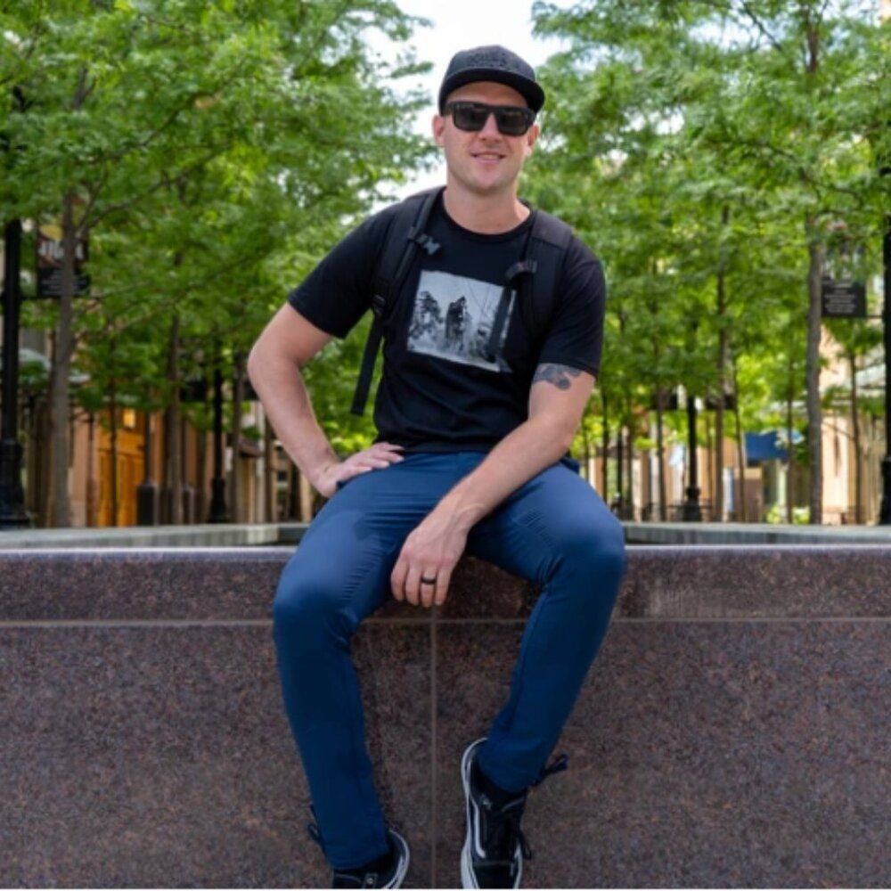 Like New! CoalaTree Trailhead Pants in Dark Blue in SIze M-Slim